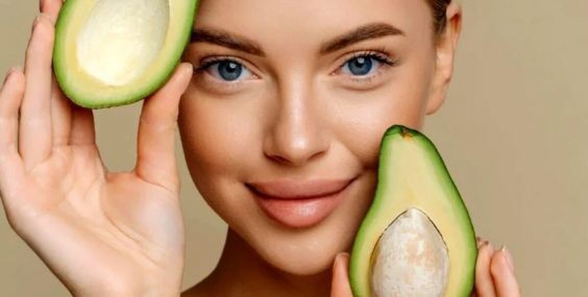 خواص آووکادو از لایه برداری پوست تا درمان ترک‌های پاشنه و درخشندگی مو + طرز تهیه