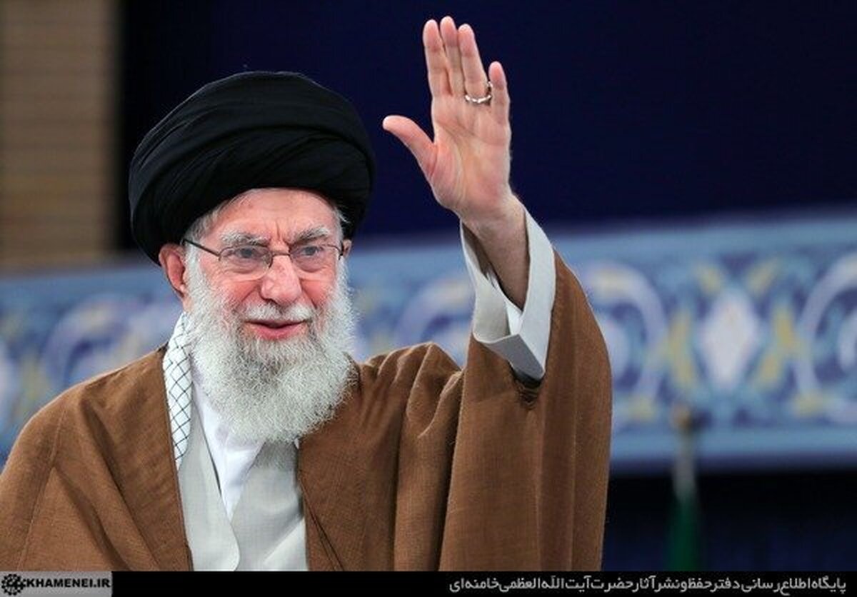 تقدیم فراز‌هایی از دیدگاه‌های رهبر انقلاب درباره حضرت مسیح (ع) به پاپ
