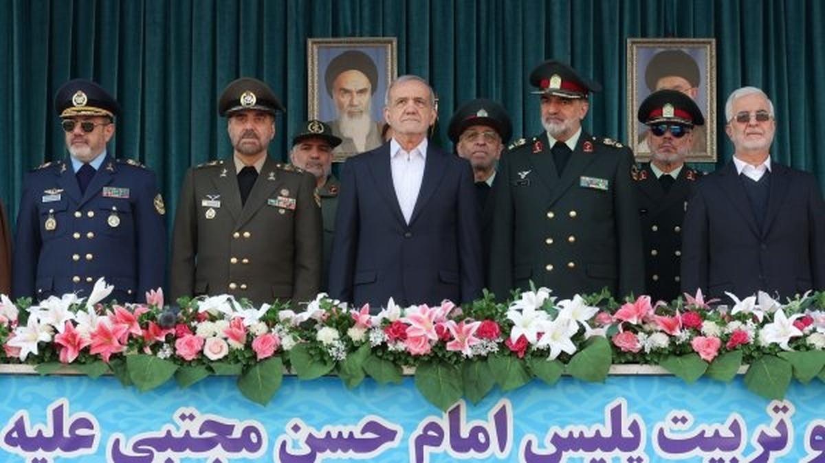 پزشکیان:نیرو‌های انتظامی دژها، زینت و باعث عزت مملکت و کشور هستند