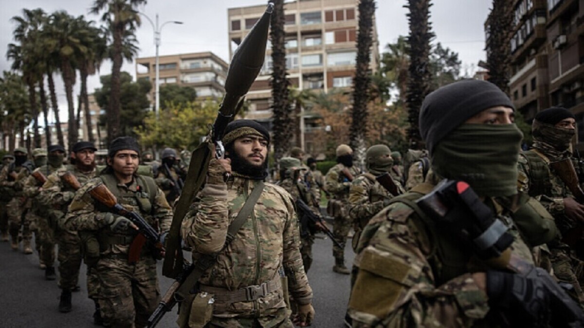 وزیر دفاع سوریه: ما در حال کار بر روی یک نقشه راه برای تثبیت ساختار تشکیلاتی نیرو‌های مسلح هستیم