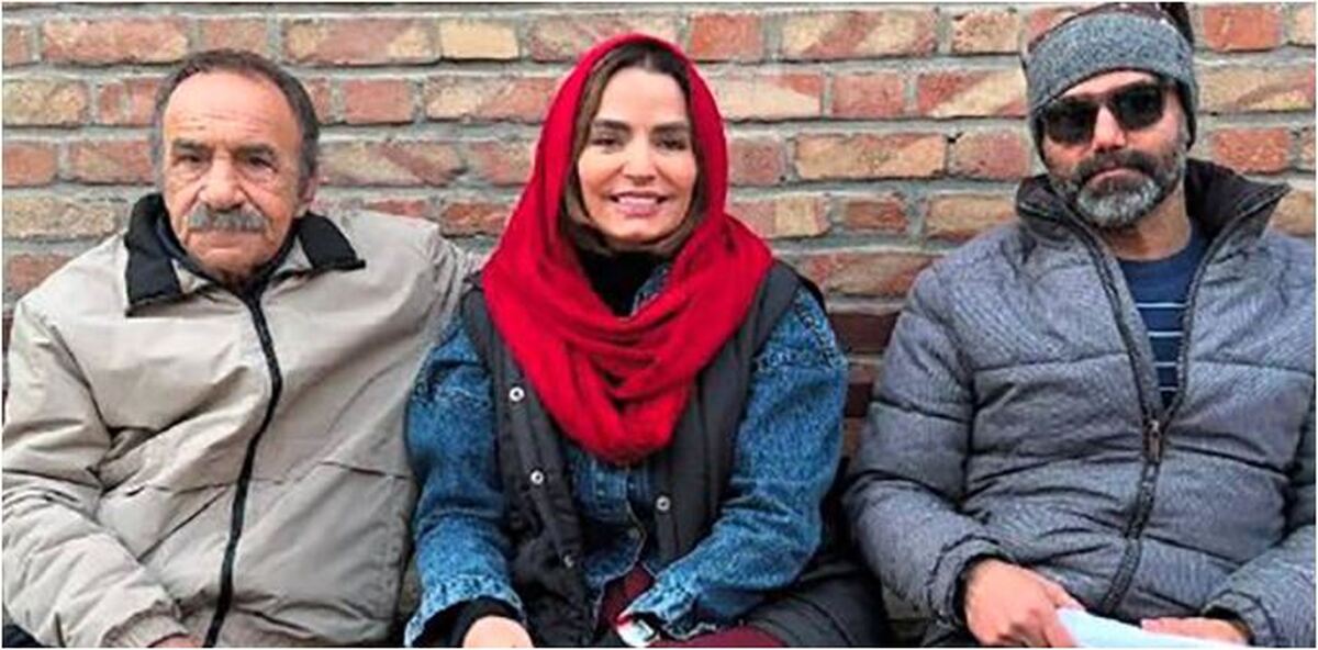 سلفی آینه‌ای سپیده خداوردی در اتاق گریم سریال «آهن پرست» با گوشی گران قیمت!