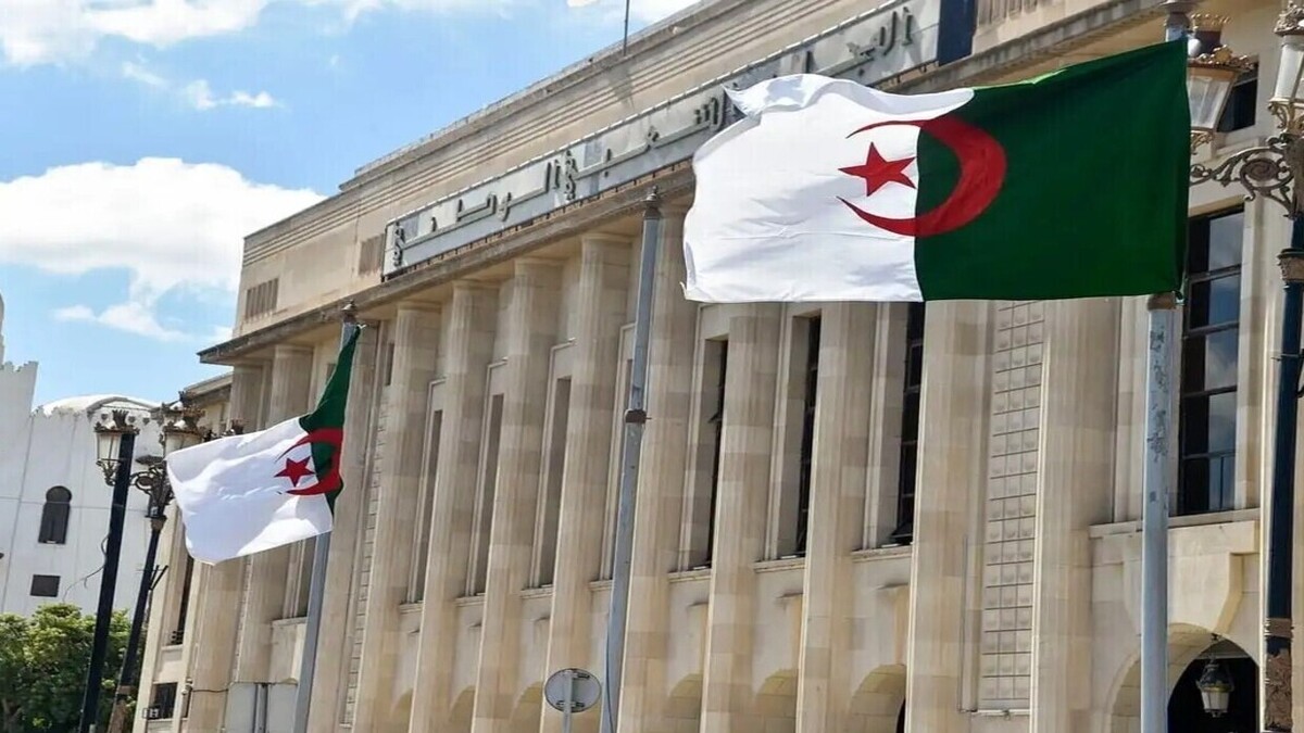 پاسخ پارلمان الجزایر به اظهارات ماکرون در مورد پرونده صنصال نویسنده