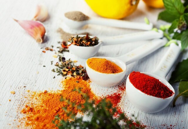 برای درست کردن یک قورمه سبزی همه چیز تمام به این ادویه‌ها نیاز دارید!