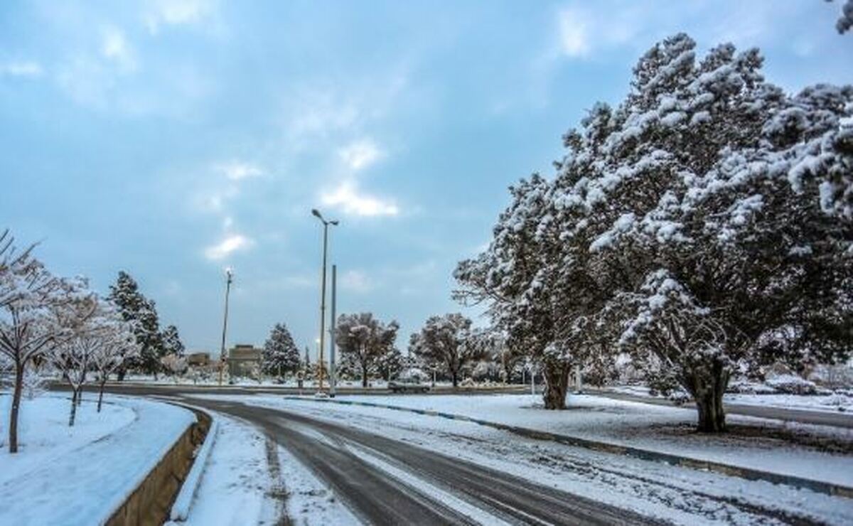 برف و باران در لرستان/ محور‌های اصلی باز است