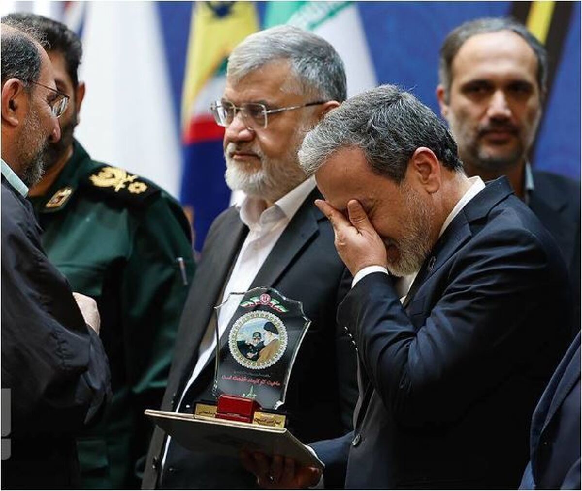 اهدای این هدایا به عراقچی، احساساتیش کرد!