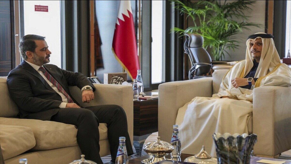 رویترز به نقل از منابع: قطر قصد دارد به افزایش حقوق دولت سوریه کمک کند