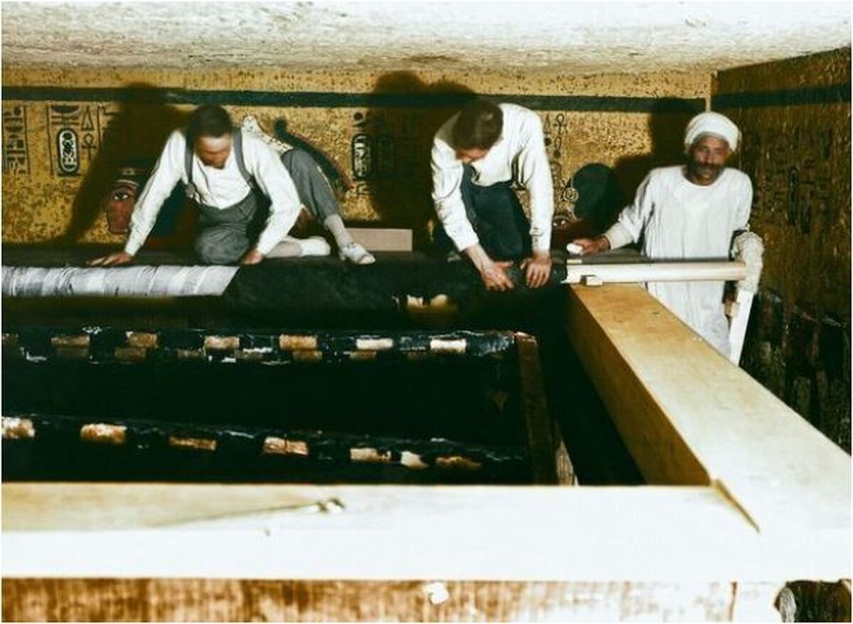 یک تابوت عجیب بعد از ۳۰۰۰ سال به طور سالم پیدا شد