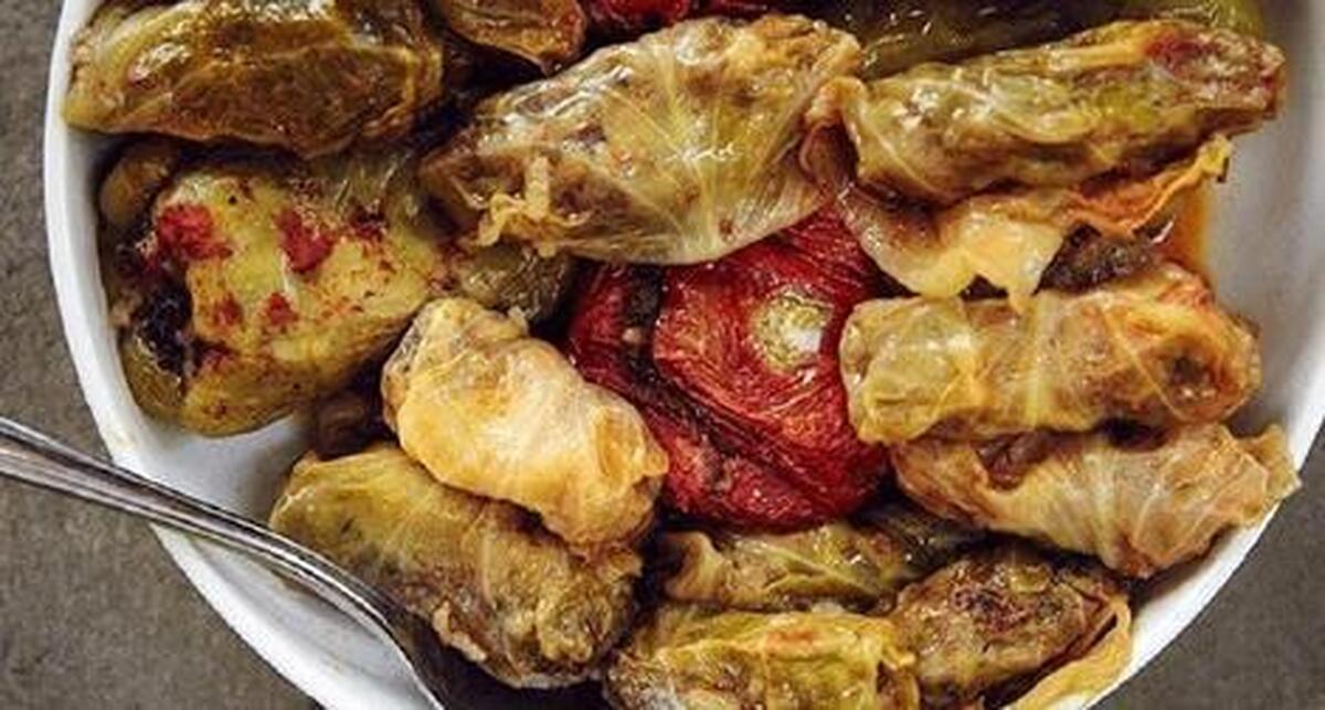 مراحل تهیه دلمه کباب با طعمی منحصر‌به‌فرد برای شام