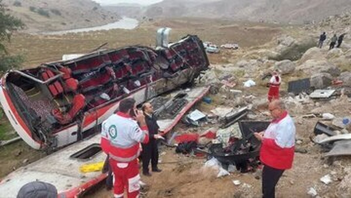 ۱۵ نفر از مصدومان حادثه اتوبوس سقوط کرده در حال درمان هستند