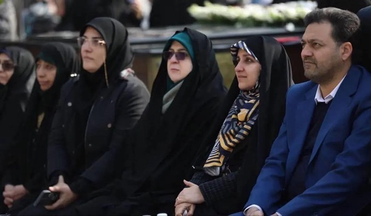 مراسم سراسری بزرگداشت شهدای حادثه هواپیمایی اوکراین، در صحن امامزاده صالح ابن موسی الکاظم، برگزار شد