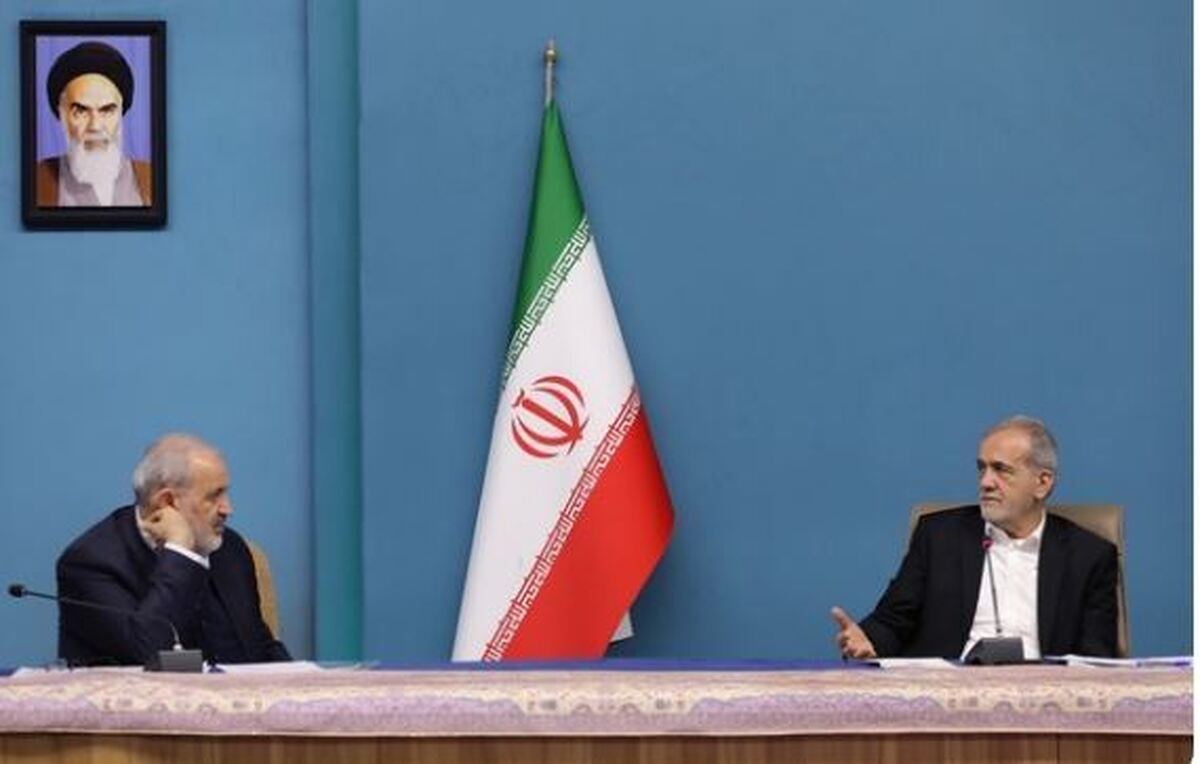 پزشکیان: برق مصرفی ادارات باید از پنل‌های خورشیدی باشد