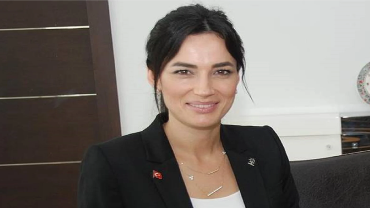 ویدئو| واکنش خنده دار اردوغان پس از بوسیدن دست او توسط یک نماینده مجلس ترکیه