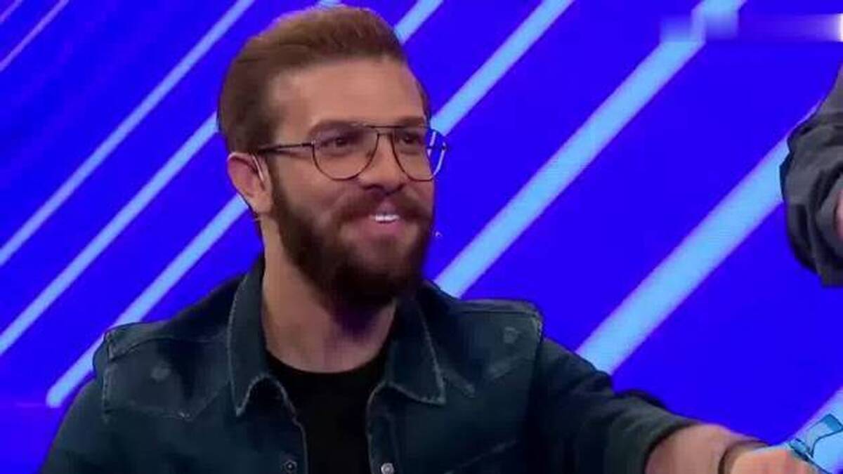دلبری‌های طنازانه بلاگر مشهور با پدر و مادر صاف و ساده