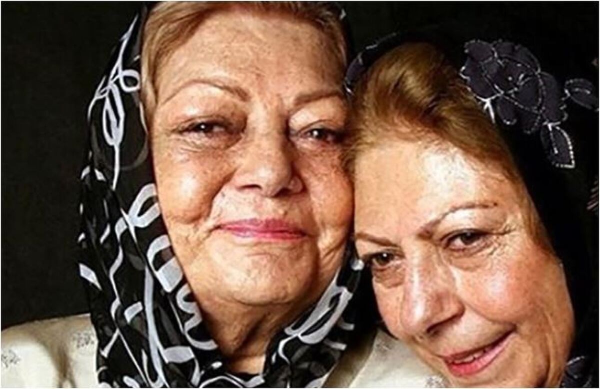 فیگور صمیمانه ثریا قاسمی و حمیده خیرآبادی در پشت صحنه یک کار مشترک در سال ۱۳۷۷