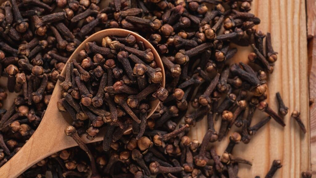 روغن گل میخک به چه چیزهایی خوب است؟