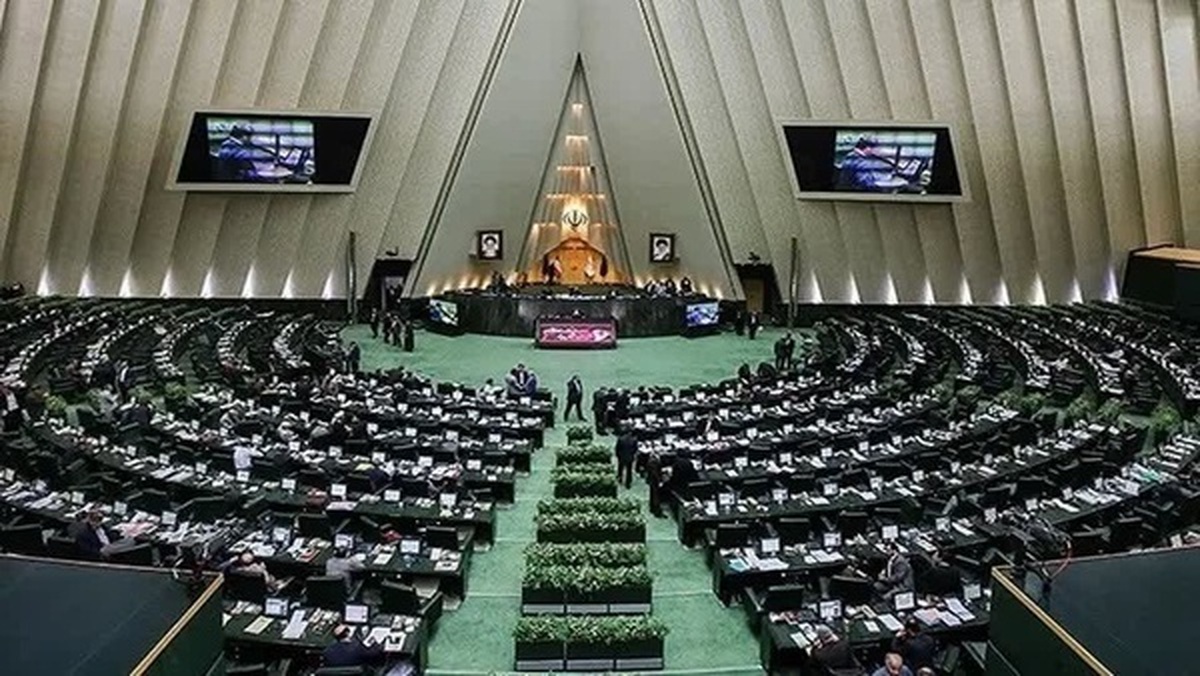 حضور کمرنگ نمایندگان گیلان در طرح استیضاح وزیر اقتصاد