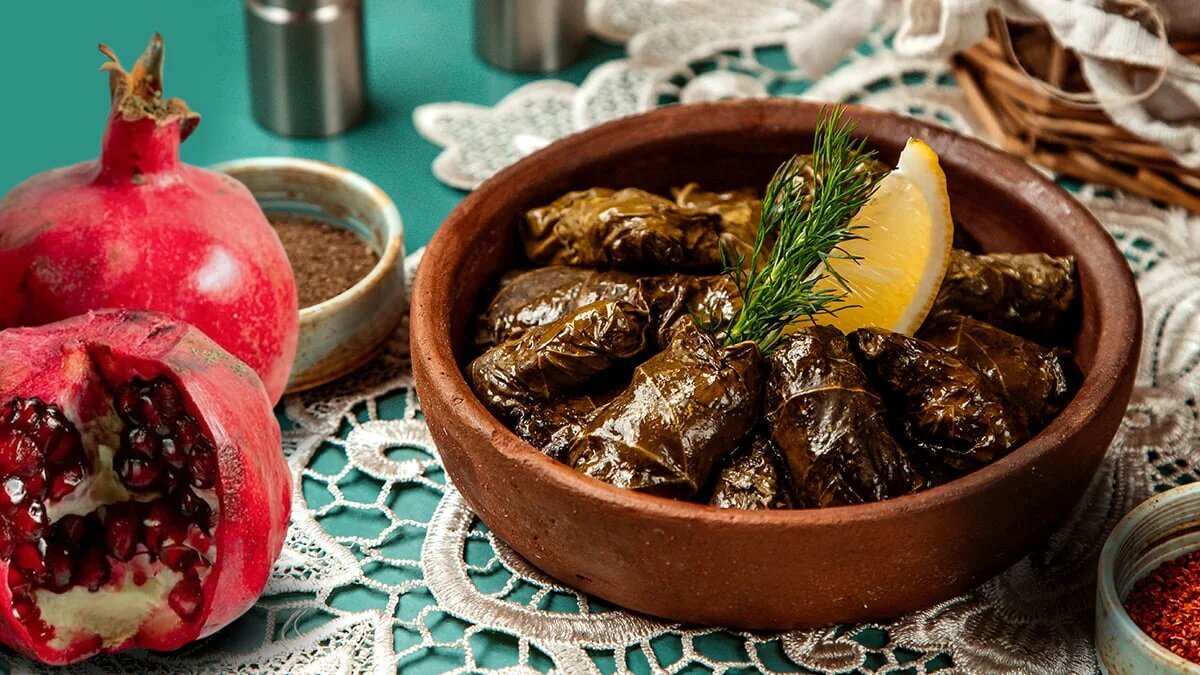دستور پخت دلمه با رب انار؛ یک شام سبک و خوش طعم