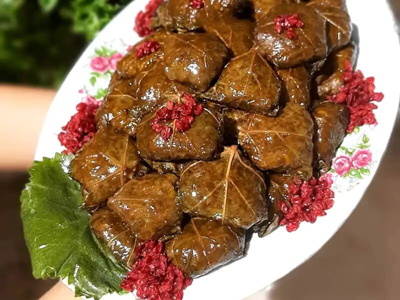 دستور پخت دلمه با رب انار؛ یک شام سبک و خوش طعم