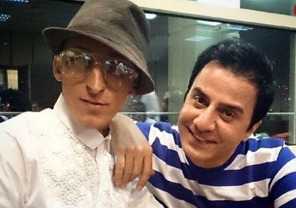 چهره‌های گرفته و غمگین «فرزاد حسنی و عموپورنگ» در مراسم ختم خواننده معروف+عکس