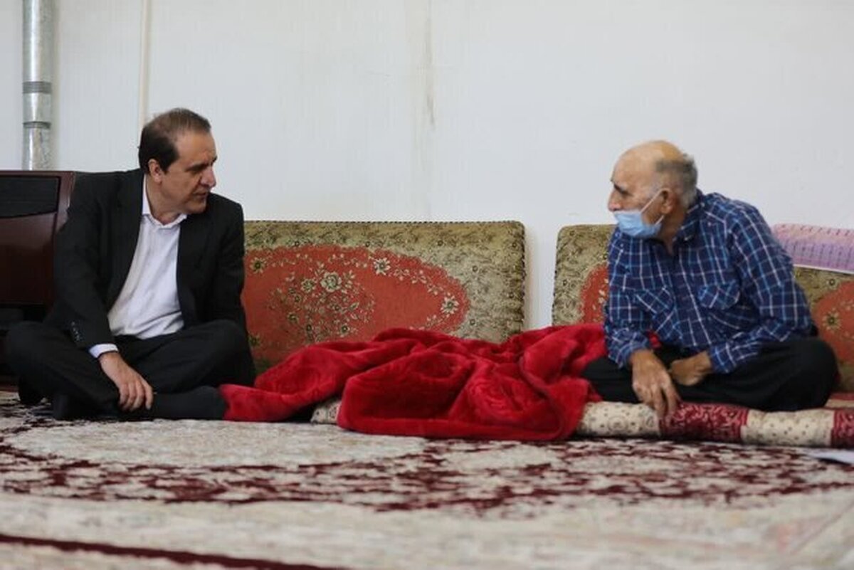 دیدار استاندار ایلام با پدر شهید جمالوندی و جانباز رستمزاد