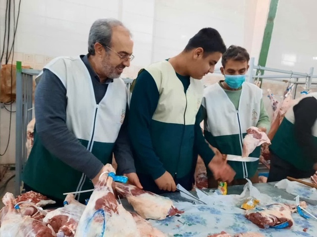 توزیع ۱۸۰۰ بسته گوشت نذری در کرمانشاه