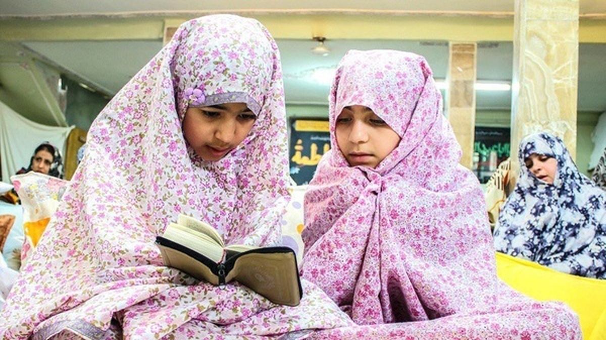 تحولی معنوی در چهارباغ؛ ۵۰ دانش‌آموز دختر محجبه شدند