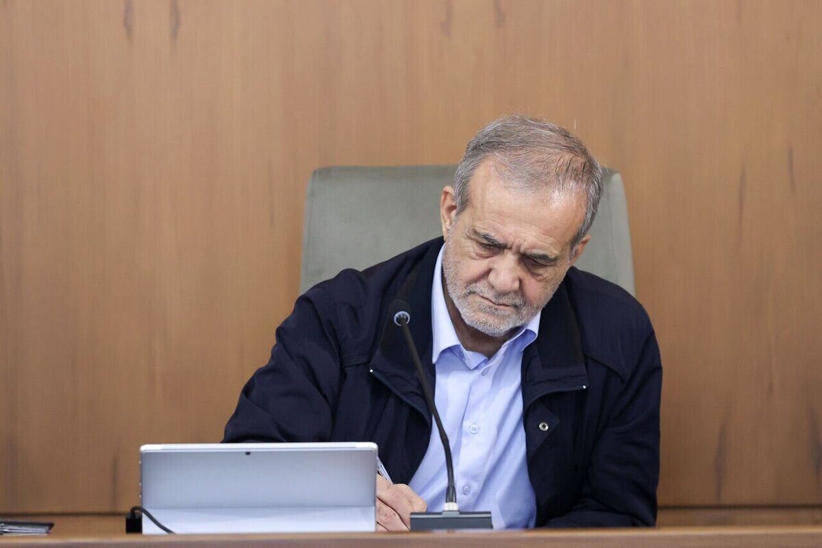 رئیس جمهور دستور رسیدگی فوری به پرونده دو شهید علی رازینی و محمد مقیسه را صادر کرد