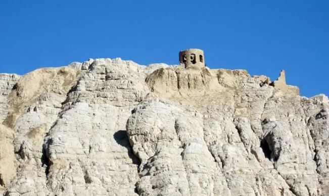 نگاهی به تاریخچه آتشکده اصفهان؛ جاذبه‌ای طبیعی و محبوب