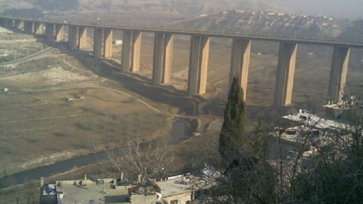 سانا: بسته شدن جاده حمص-حماه در پل رستن