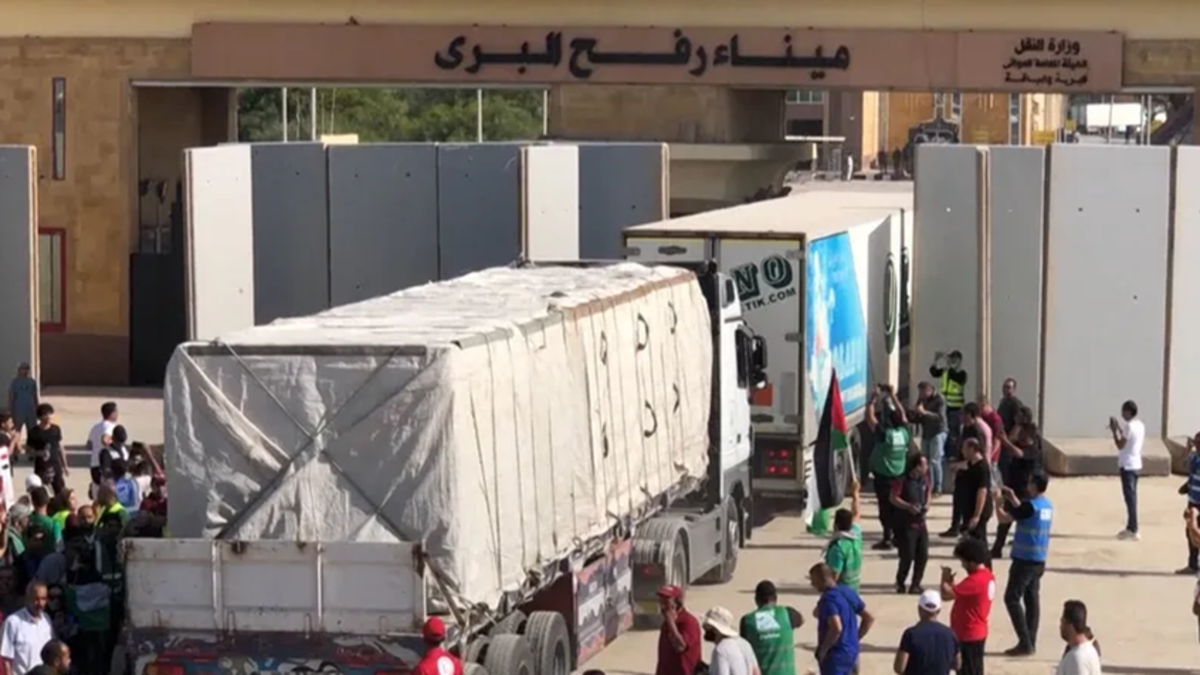 کمک‌ها از دو گذرگاه مصر وارد غزه می‌شود