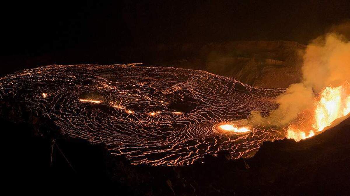 هاوایی به دلیل آتشفشان فعال سطح هشدار را افزایش داد