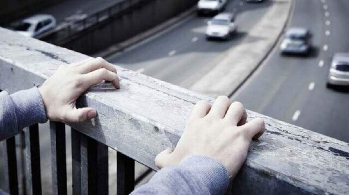 دختر ۲۰ ساله با صحبت‌های پلیس کرج از خودکشی صرف نظر کرد
