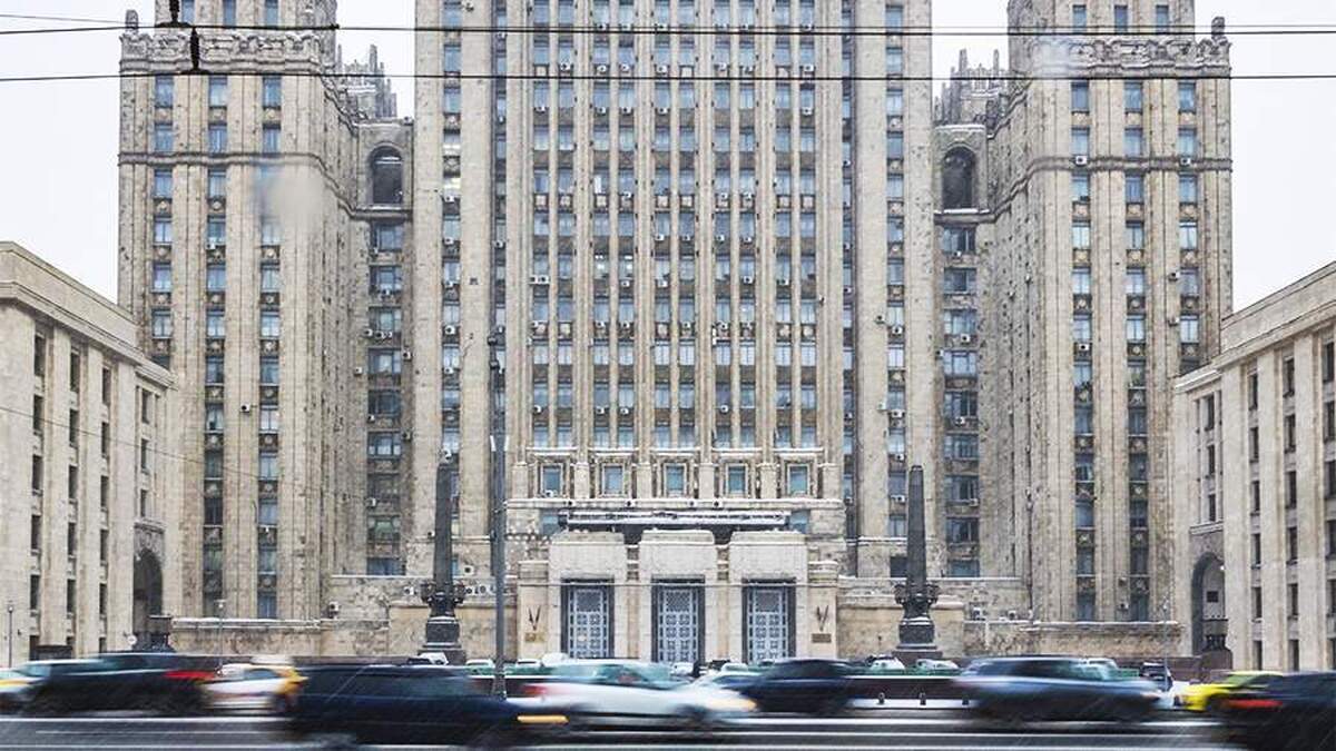 وزارت خارجه روسیه از تماس سفارت با مقامات قزاقستان در خصوص سقوط هواپیما خبر داد
