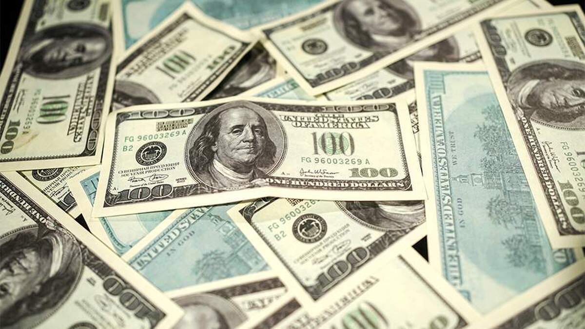 در ایرلند، زلنسکی به سرقت میلیون‌ها دلار از متحدان متهم شد