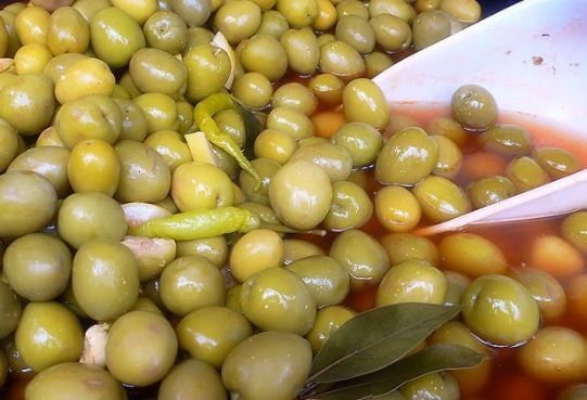 روش‌های سنتی و مدرن برای گرفتن تلخی زیتون /کدبانو‌ها بخوانند!