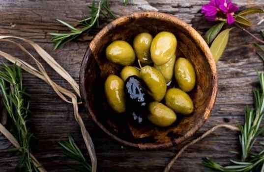 روش‌های سنتی و مدرن برای گرفتن تلخی زیتون /کدبانو‌ها بخوانند!