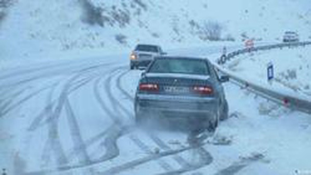 بارش برف محور‌های مواصلاتی استان زنجان را فرا می‌گیرد