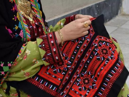 غار‌های سه‌گانه تیس؛مکانی مرموز در منطقه زرتشت نشین سیستان و بلوچستان