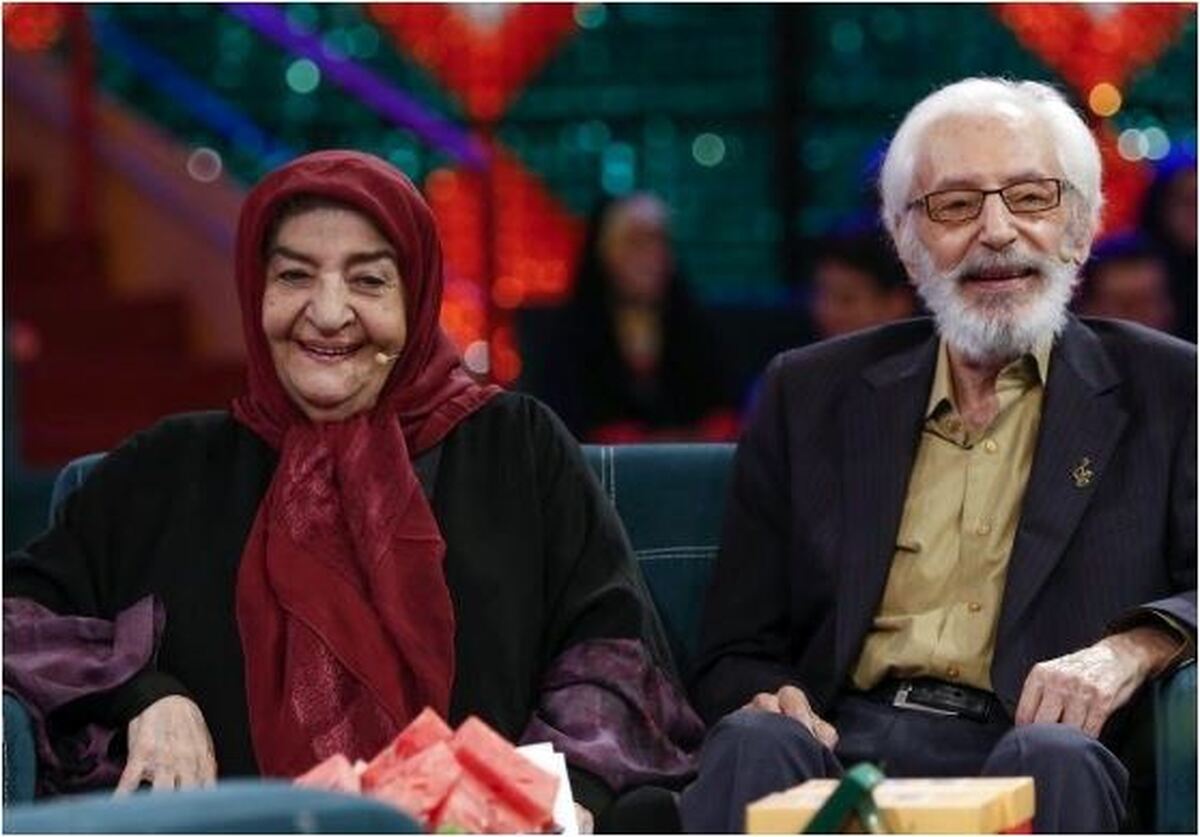 تصویر زیرخاکی و فوق قدیمی از جشن عروسی جمشید مشایخی کنار همسر خوش سیمایش