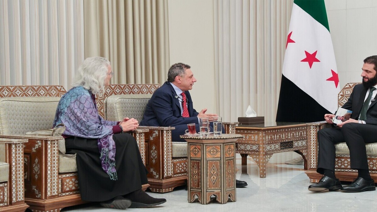 دیدار مادر آستین تایس روزنامه نگار آمریکایی با احمد الشرع در دمشق