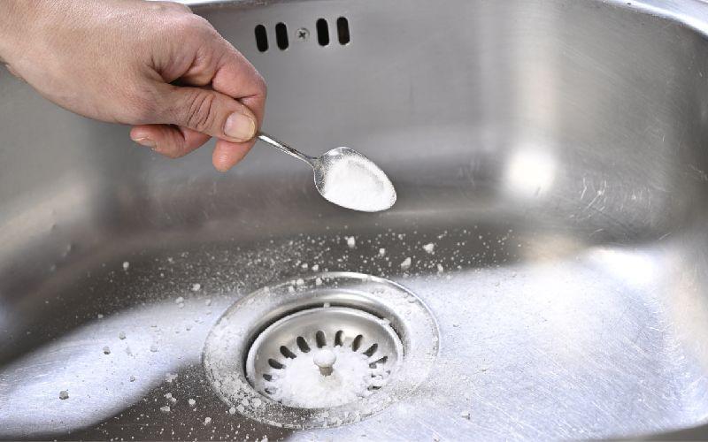 تازه عروس‌ها بخوانند؛ برق انداختن دو سوته سینک ظرفشویی