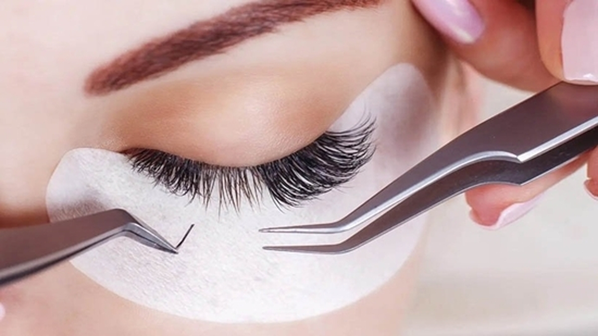 اگر قصد مژه کاشتن دارید، بخوانید!