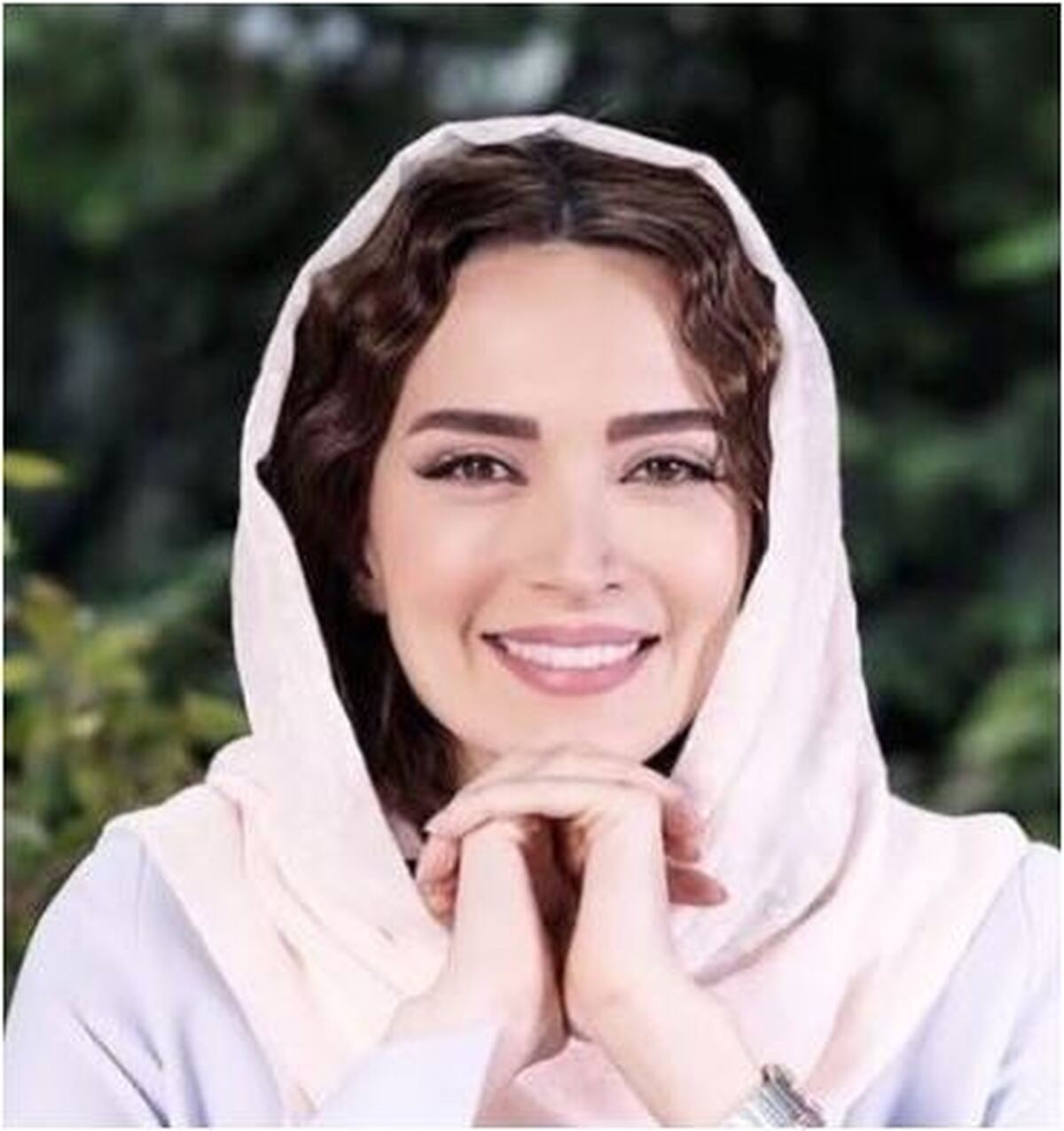 بهنوش طباطبایی با این استوری عاشقانه و دسته گل تازه هدیه گرفته جنجال به پا کرد!