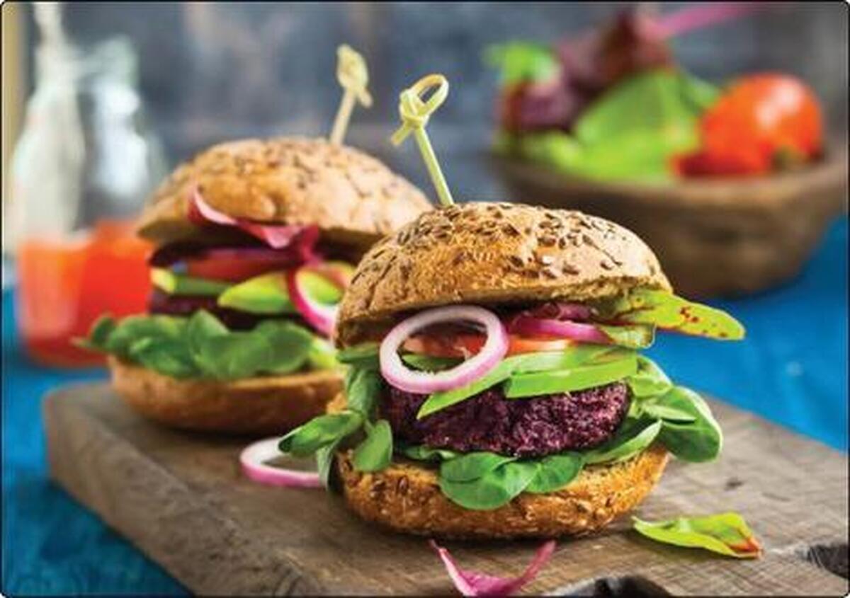 مواد لازم و طرز تهیه برگر چغندر برای سلیقه‌های متفاوت