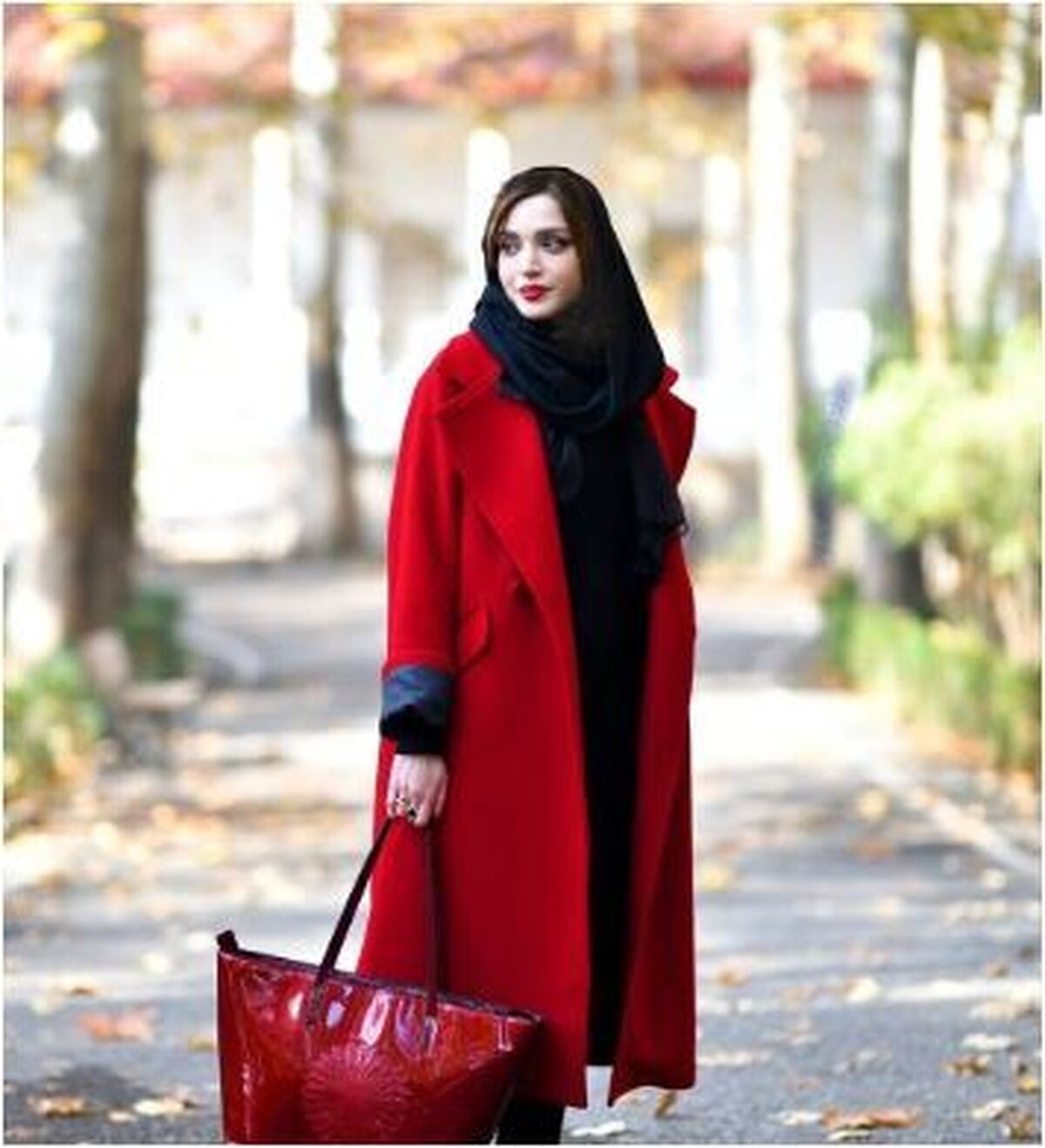 پرتره برفی بهنوش طباطبایی با پالتوی پشمی دیدن دارد/استایل خانم بازیگر چطور است؟