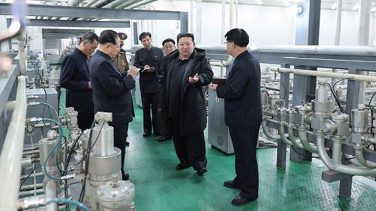 کیم جونگ اون می‌گوید کره شمالی باید سپر هسته‌ای خود را تقویت کند