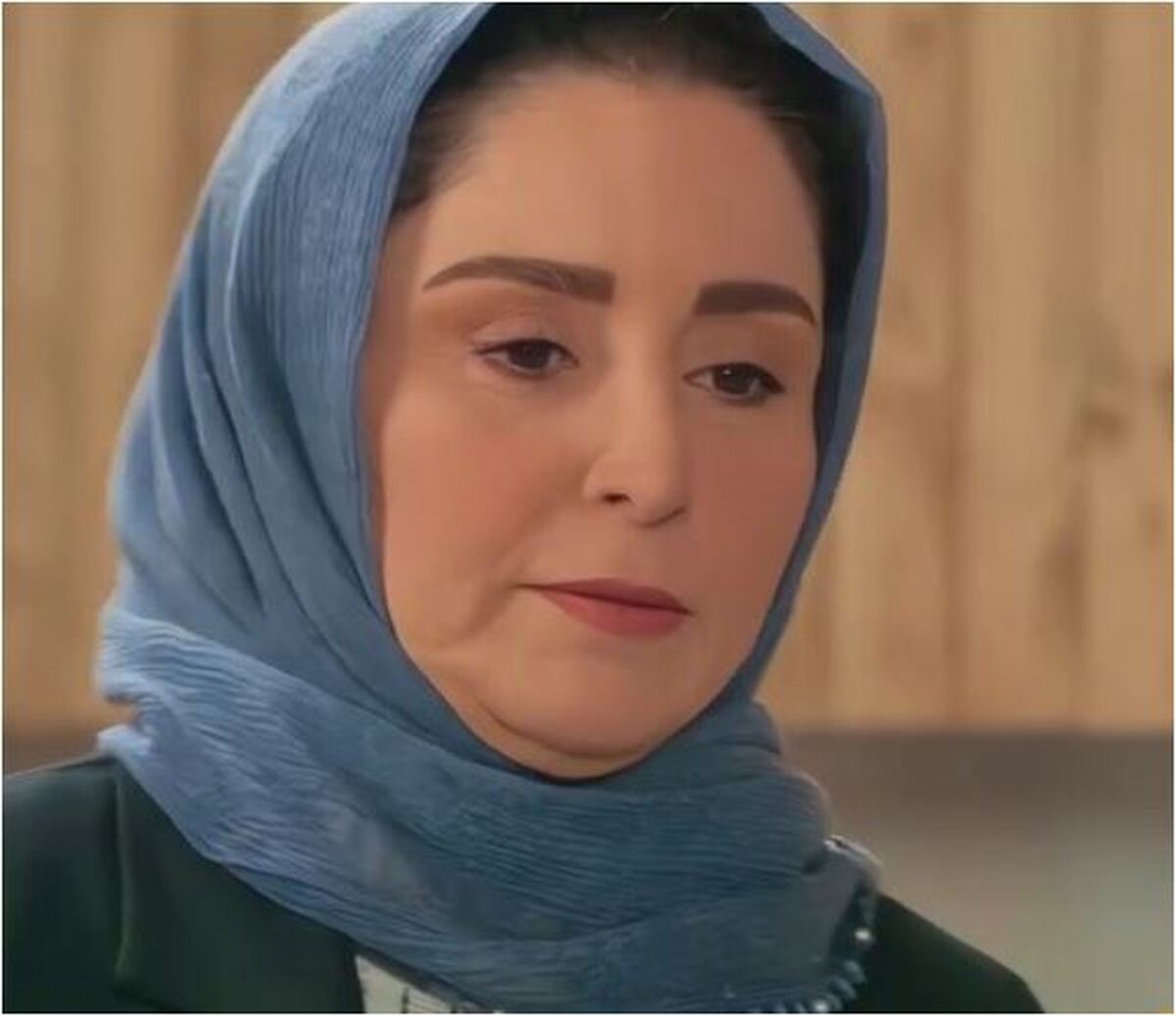 عکس یادگاری ژاله صامتی و دختر خوش قد و بالا و زیبا رویش کنار دشمن خونی اش در قهوه پدری