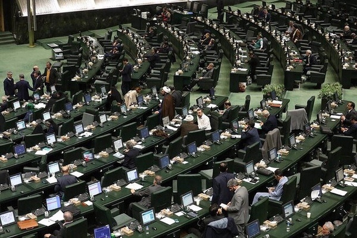 نمایندگان فردا به حرم امام راحل می‌روند