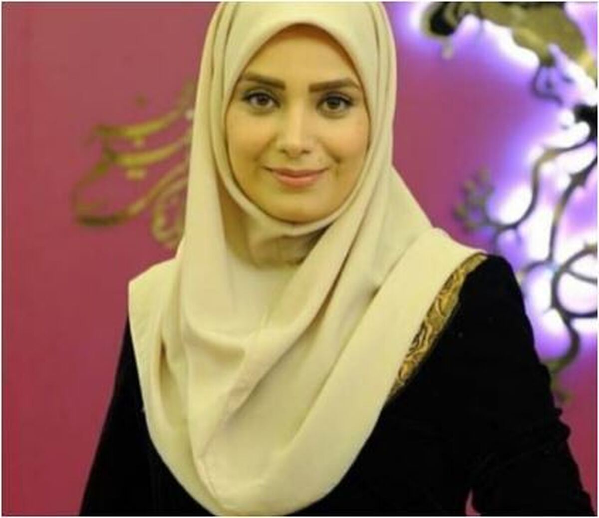 گریم فانتری صبا راد با برگ خشک و گل‌های قرمز کوچک اینستاگرام را به لرزه در آورد!