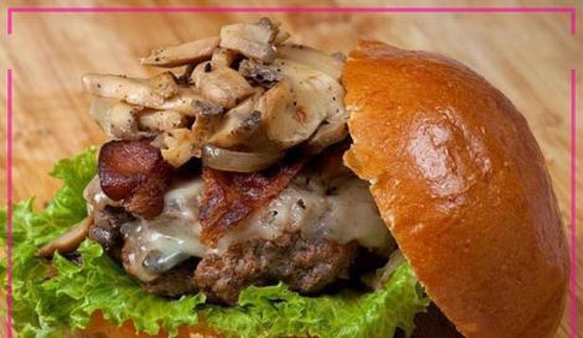 این برگر خوشمزه و خانگی را در کمتر از یک ساعت آماده کنید